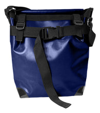 Charger l&#39;image dans la galerie, Sac marine messenger Dababo, modèle Transporter L avec option pour vélo. Attache poitrine à clips et attache cadre velo. 