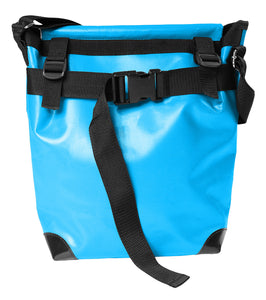 Sac bleu-clair messenger Dababo, modèle Transporter L avec option pour vélo. Attache poitrine à clips et attache cadre velo. 