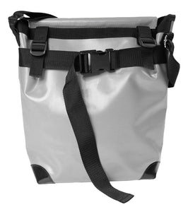 Sac gris messenger Dababo, modèle Transporter L avec option pour vélo. Attache poitrine à clips et attache cadre velo.