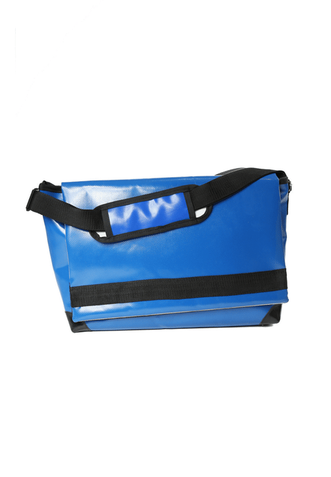 Sac bleu-classic messenger Dababo, modèle Transporter L2 avec option pour vélo. Attache poitrine à clips et attaches cadre velo. Vue 360°.