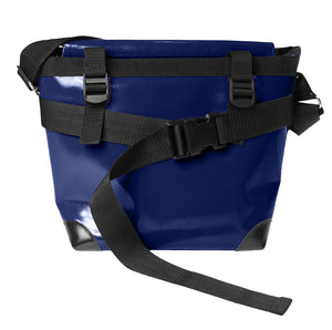 Sac marine messenger Dababo, modèle Transporter M avec option pour vélo. Attache poitrine à clips et attaches cadre velo.