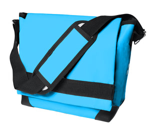 Sac bleu-clair messenger Dababo, modèle Transporter M en chutes de baches de camion recyclées couleur 