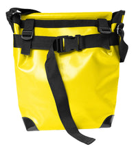 Charger l&#39;image dans la galerie, Sac jaune messenger Dababo, modèle Transporter L avec option pour vélo. Attache poitrine à clips et attache cadre velo.