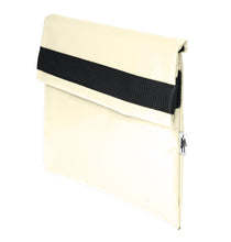 Charger l&#39;image dans la galerie, Pochette beige d&#39;ordinateur Dababo, modèle Ardoise S adapté aux ordinateurs 11 pouces en chutes de bâche de camion recyclées de couleur .
