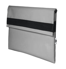 Charger l&#39;image dans la galerie, Pochette gris d&#39;ordinateur Dababo, modèle Ardoise M adapté aux ordinateurs 13 pouces en chutes de bâche de camion recyclées.