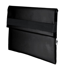 Pochette noir d'ordinateur Dababo, modèle Ardoise M adapté aux ordinateurs 13 pouces en chutes de bâche de camion recyclées.