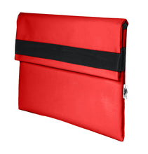Charger l&#39;image dans la galerie, Pochette rouge d&#39;ordinateur Dababo, modèle Ardoise M adapté aux ordinateurs 13 pouces en chutes de bâche de camion recyclées.