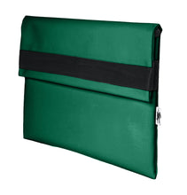 Charger l&#39;image dans la galerie, Pochette vert d&#39;ordinateur Dababo, modèle Ardoise M adapté aux ordinateurs 13 pouces en chutes de bâche de camion recyclées.