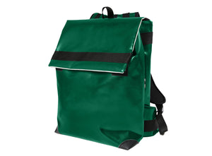 Sac à dos vert Tyrolien , marque Dababo en chutes de baches de camion recyclées. Grande contenance, fermeture par lien de serrage et rabat à Velcro.